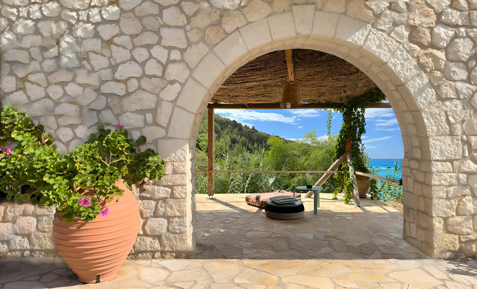 TPES20777: Arco de piedra y terraza junto al mar