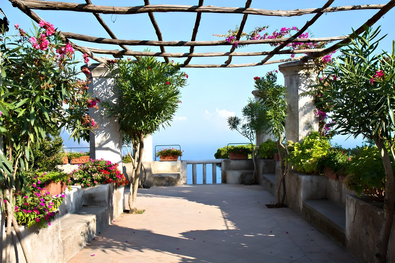 TPES51949: Terraza con pérgola y vistas al mar