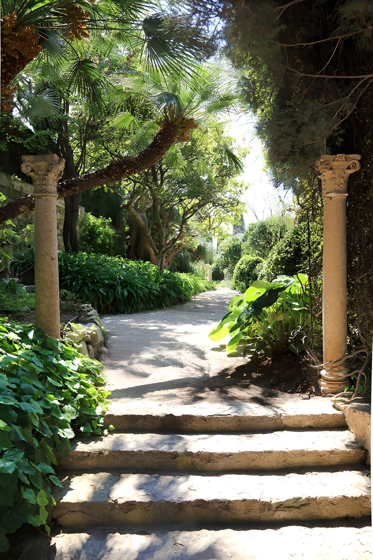TPES43423: Escalones entre columnas a la sombra