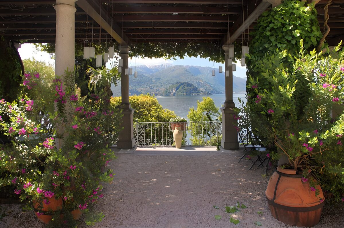 TPES35915: Terraza con pérgola y vistas al lago
