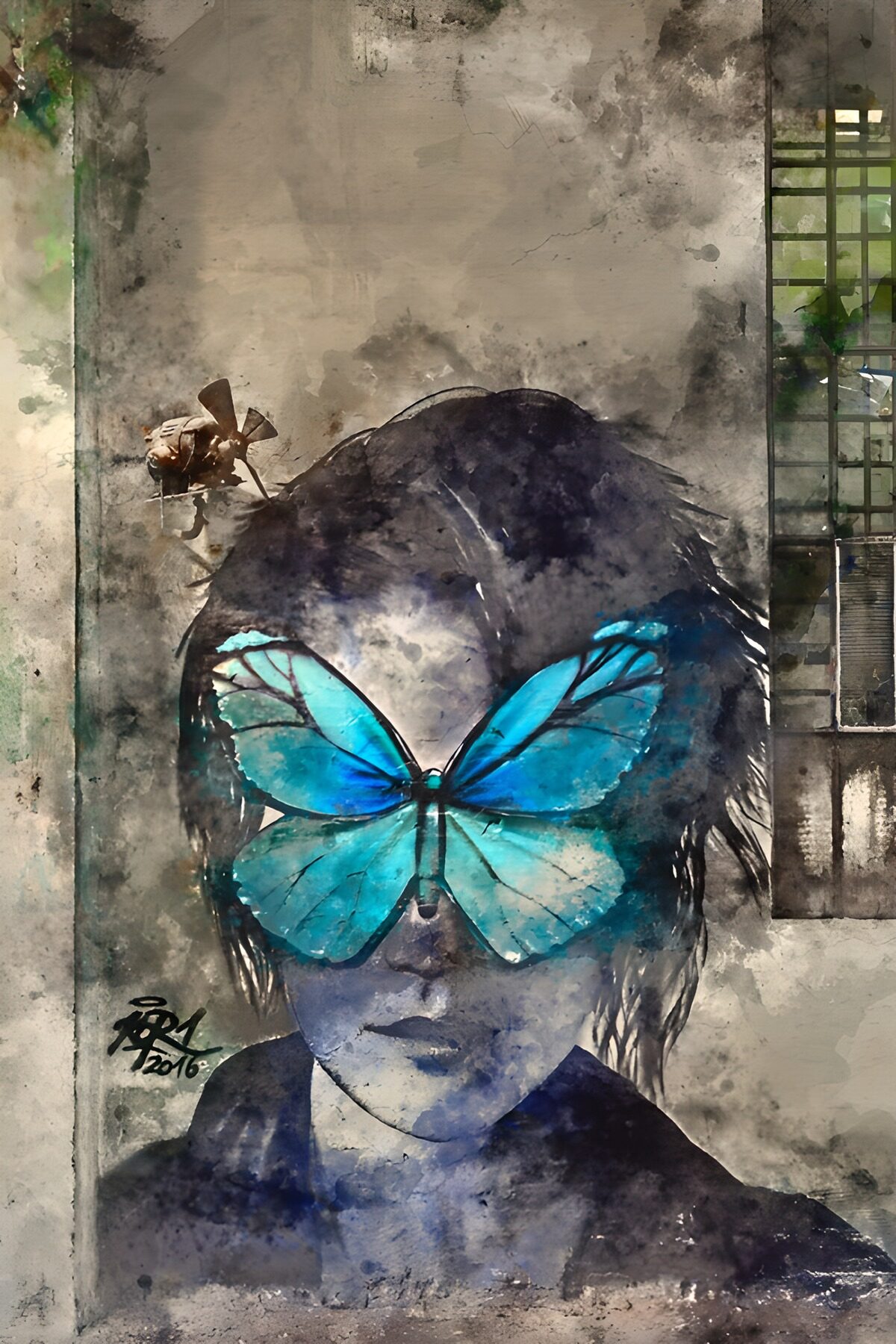 Mujer con mariposa azul en la mirada