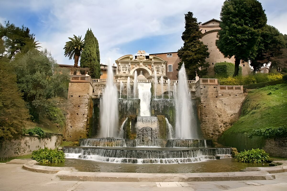 Fuente escalonada en un jardín histórico
