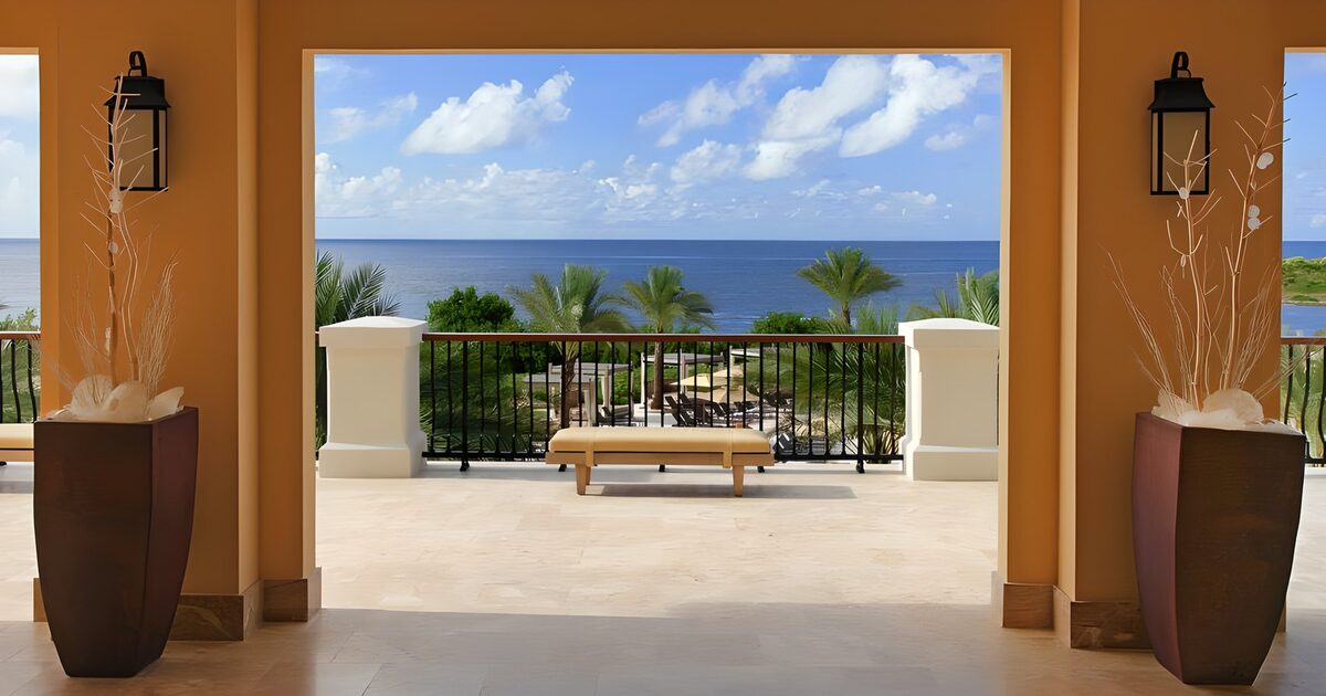 Terraza a la sombra con vistas al mar