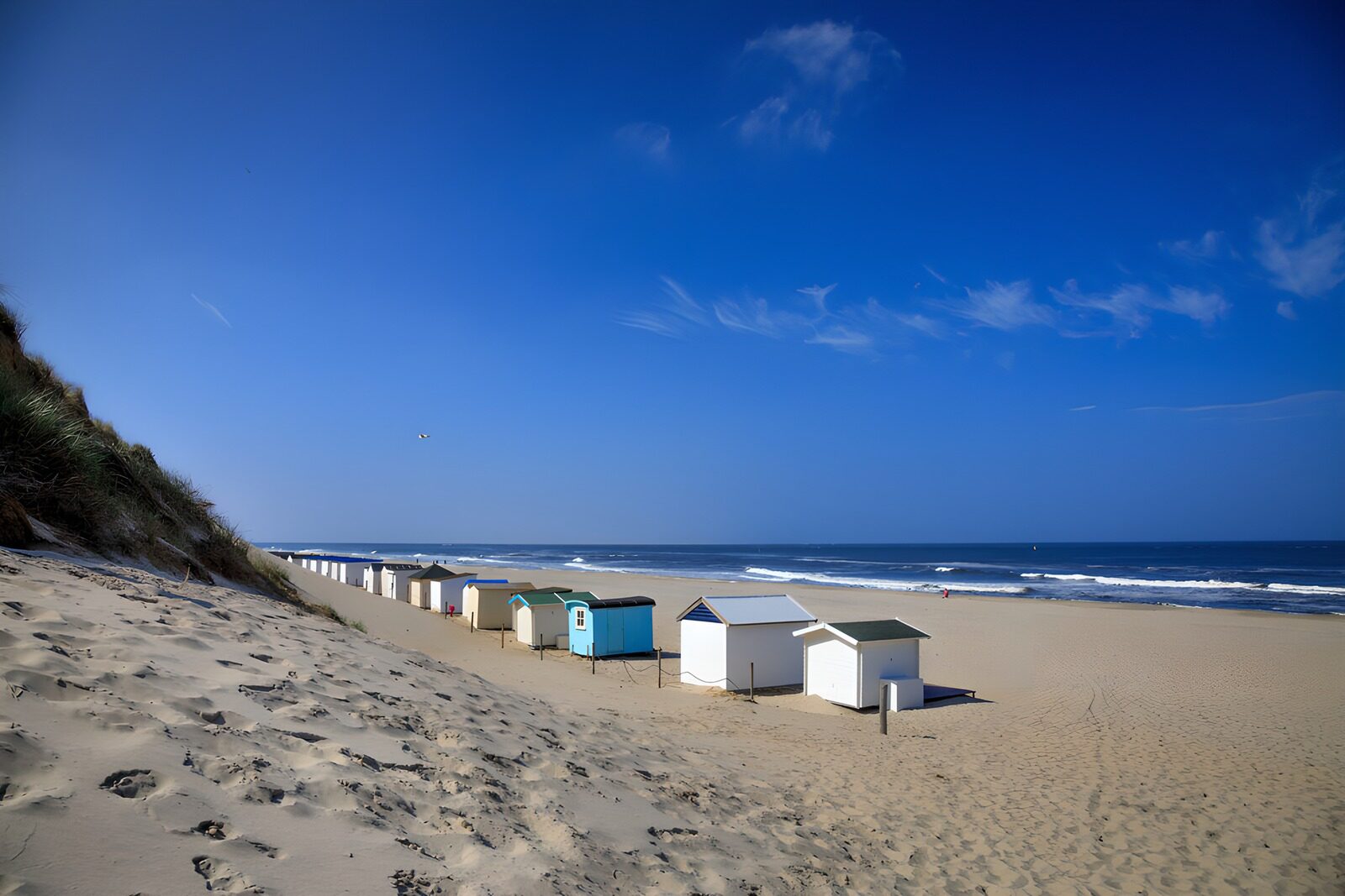 TPES60762: Casetas de playa bajo el sol