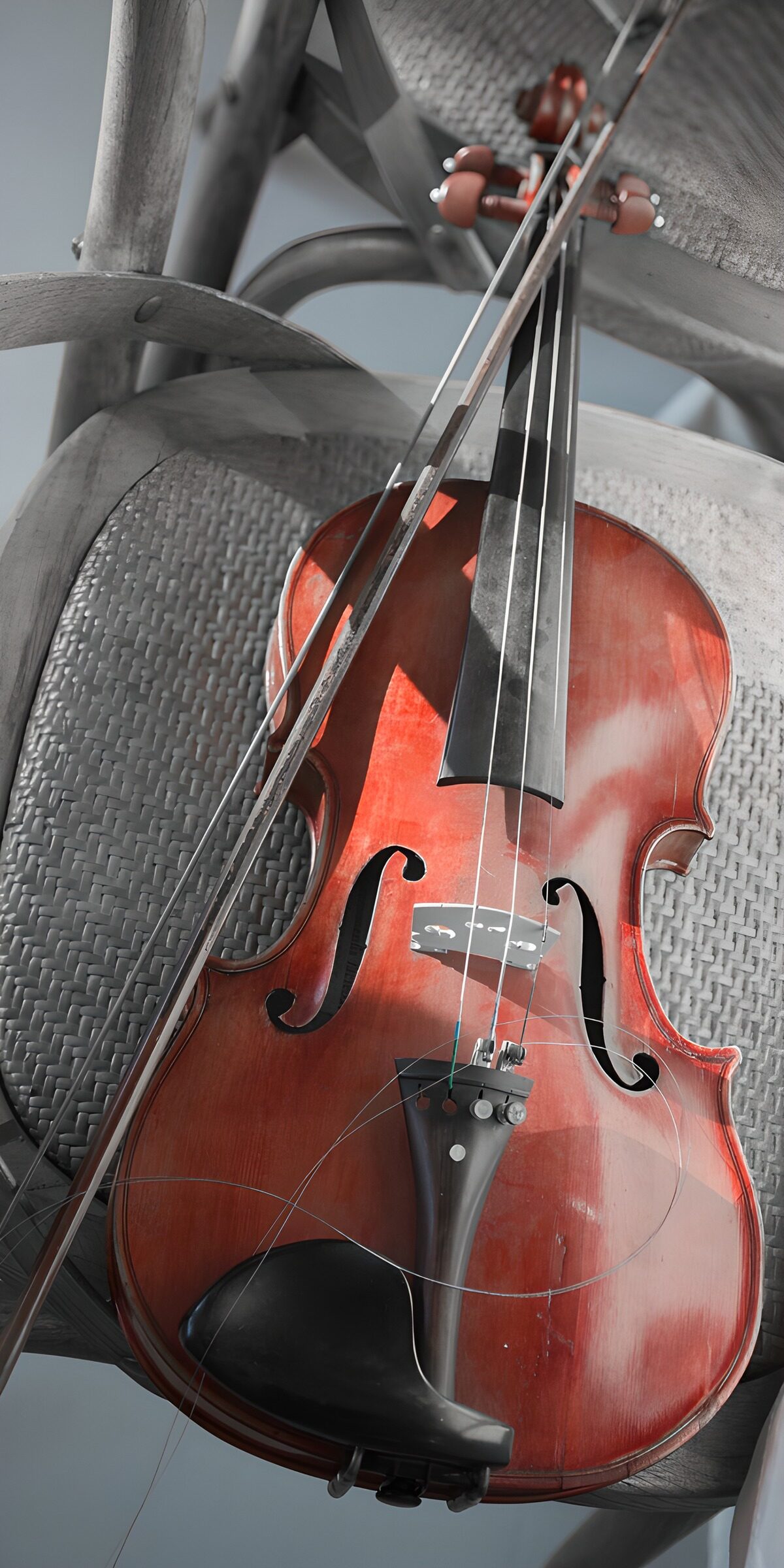 TPES43649: Violín rojizo sobre una silla