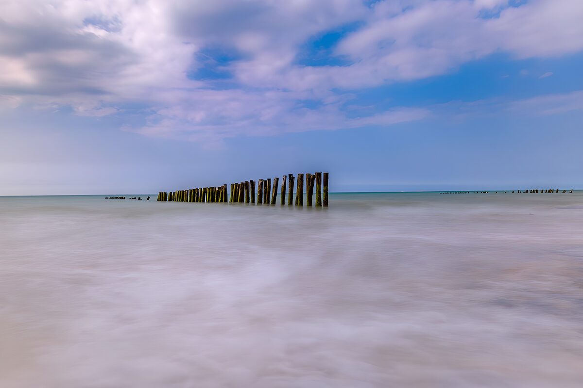 TPES84211: Rompeolas de madera en aguas tranquilas