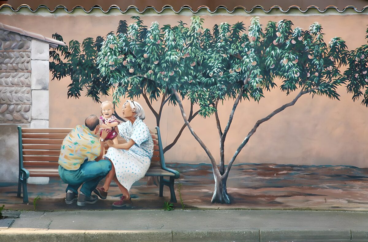 TPES51497: Mural de una pareja y un niño junto al banco
