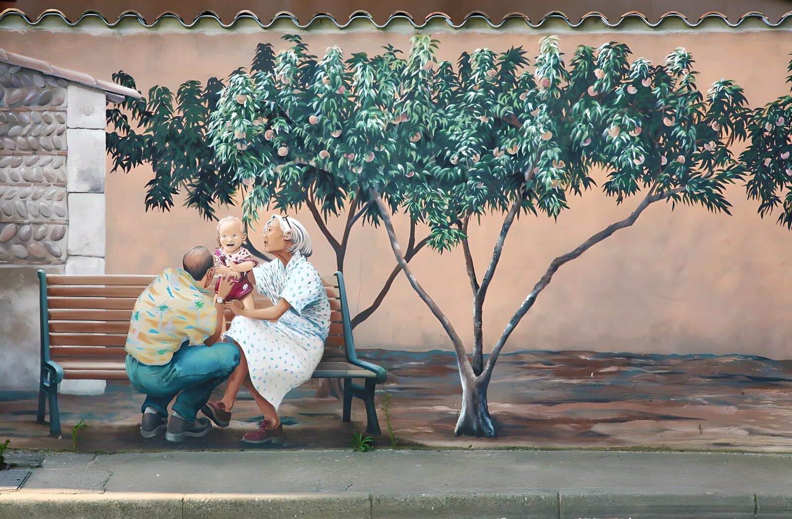 TPES51497: Mural de una pareja y un niño junto al banco