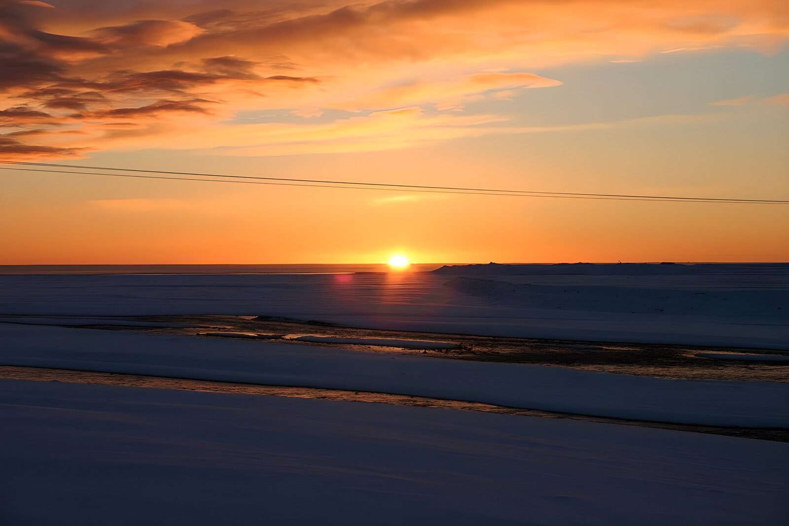 TPES88437: Atardecer sobre la llanura nevada