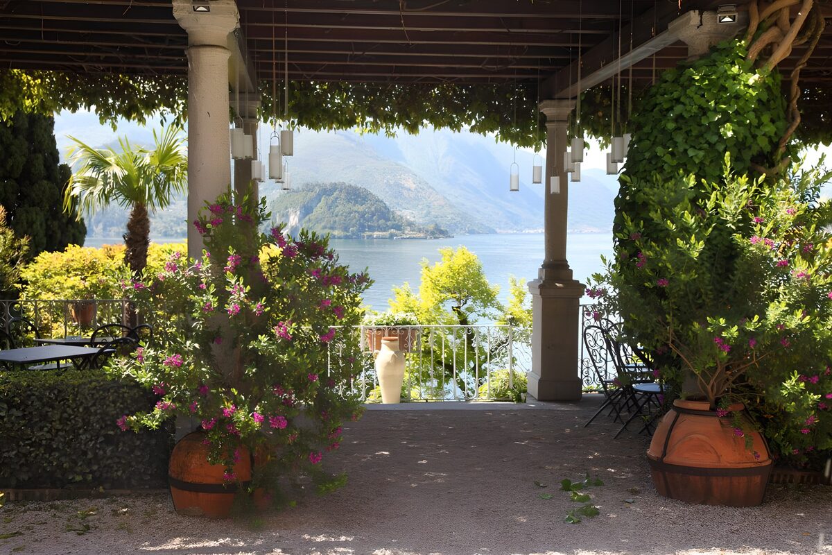 TPES61885: Terraza a la sombra con vistas al lago