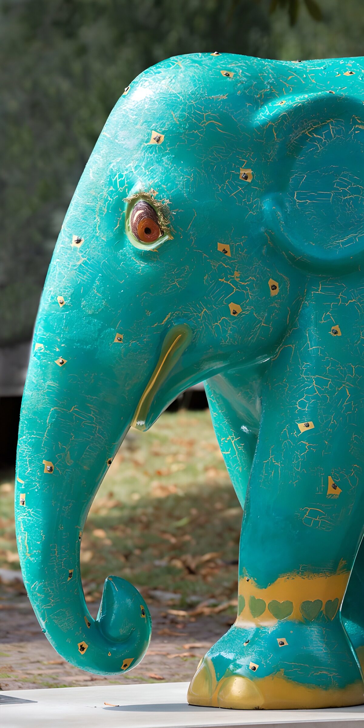 TPES73350: Estatua de elefante turquesa al sol