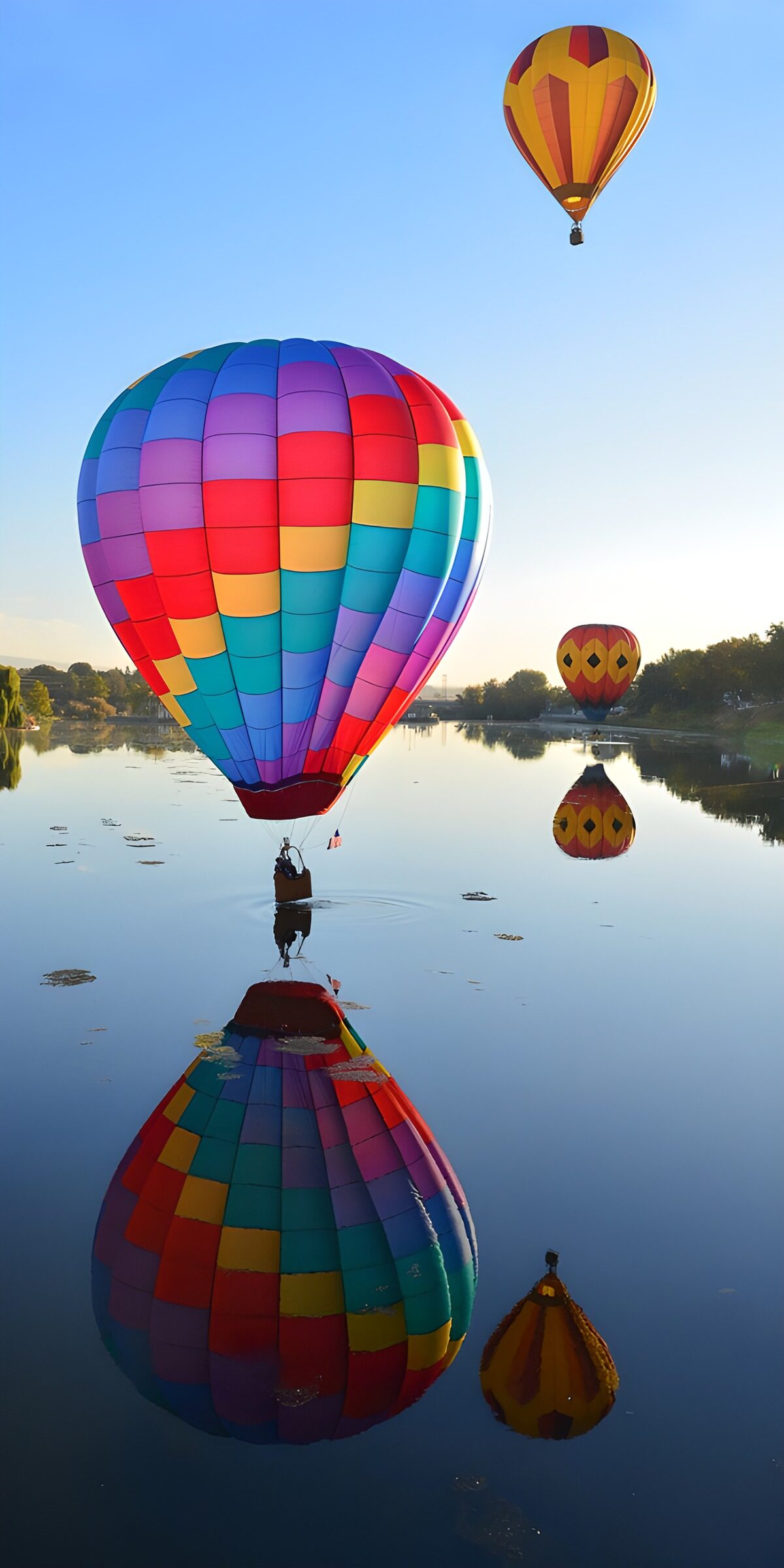 TPES65753: Tres globos de colores, agua en calma