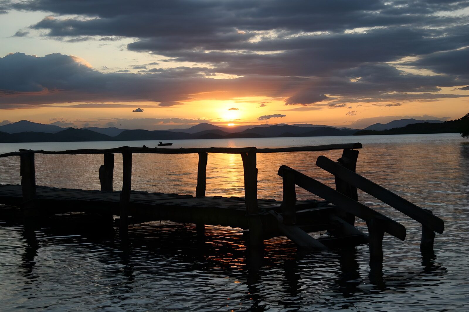 TPES27776: El muelle donde descansa la tarde