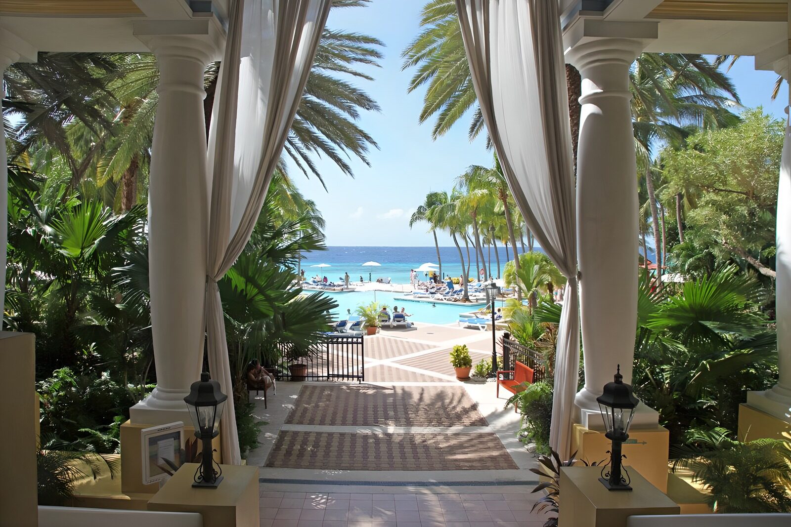 TPES38564: Piscina turquesa con vistas al mar