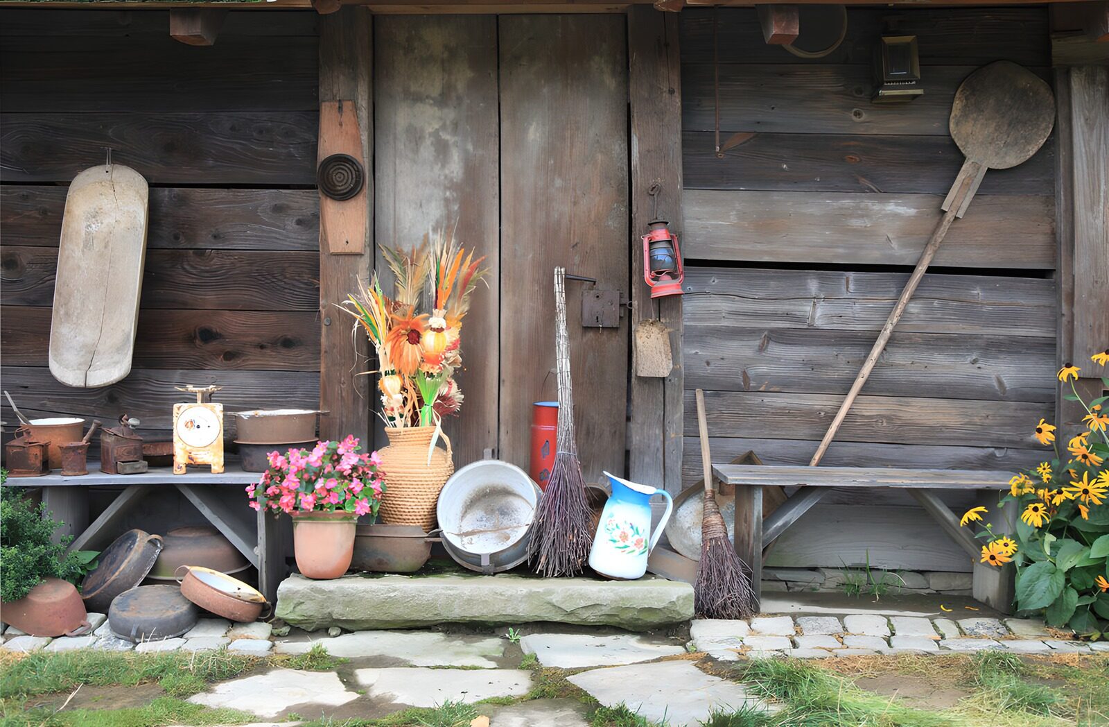 TPES77587: Flores y utensilios junto a la puerta