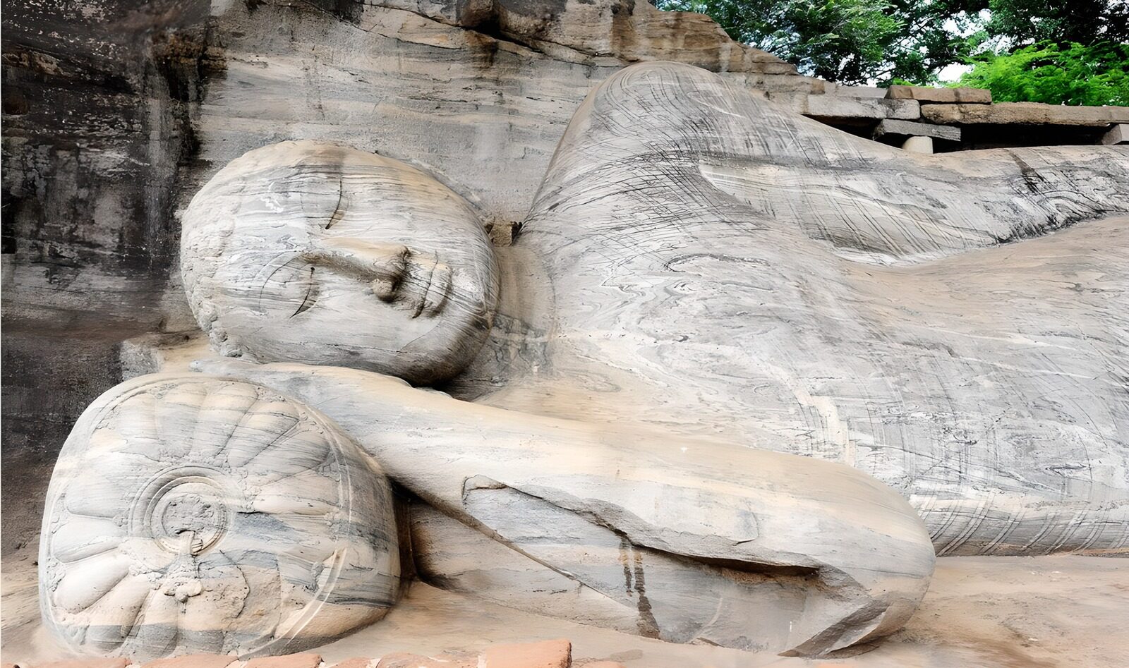 TPES16125: Buda reclinado en piedra veteada