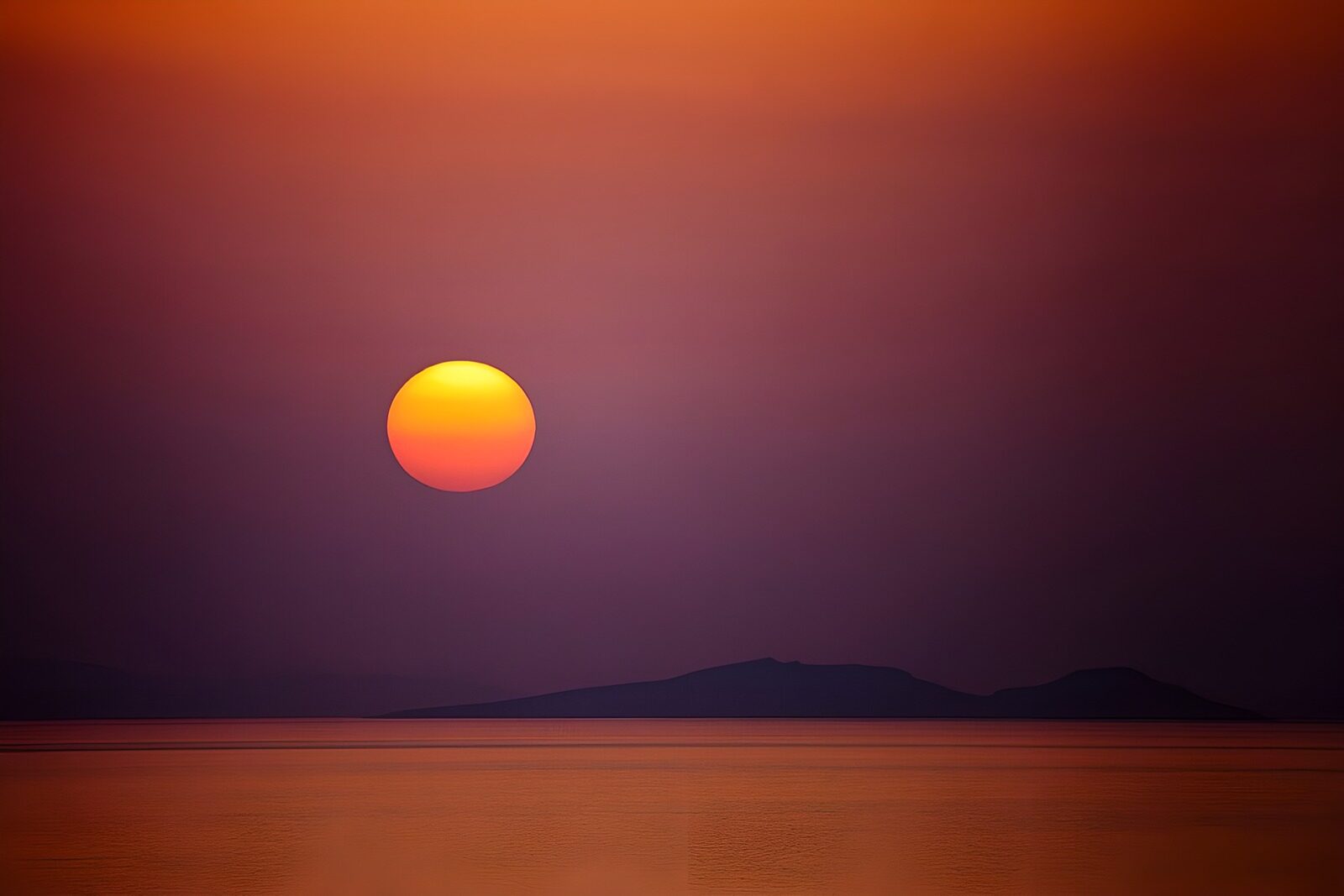 TPES76179: Puesta de sol sobre un mar en calma