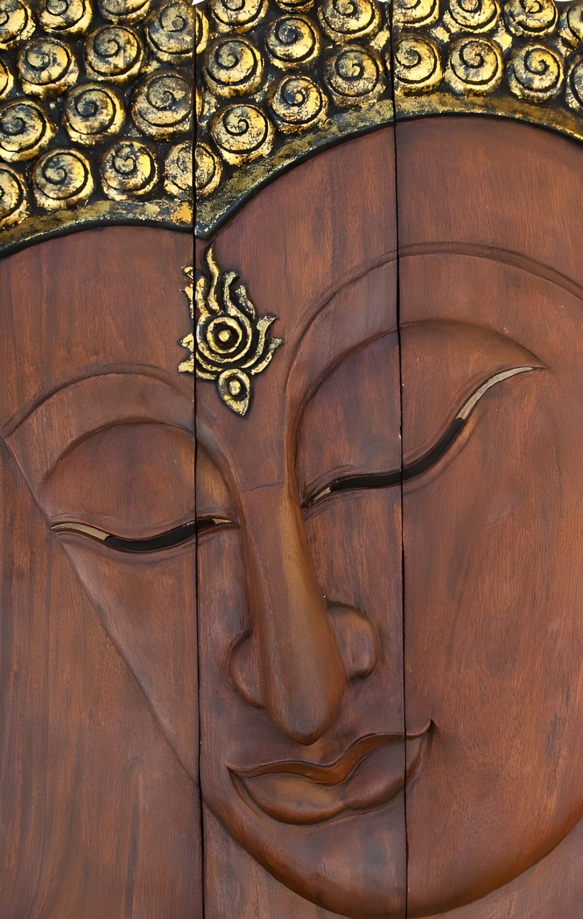 Rostro de Buda en madera cálida