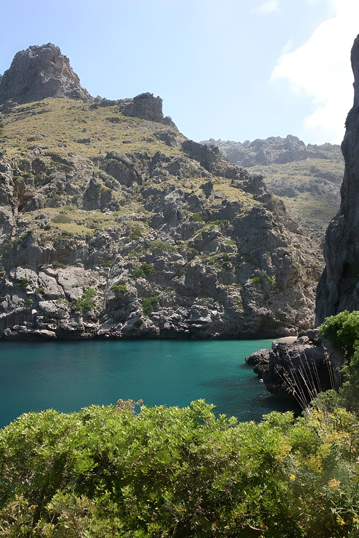 TPES62508: Cala turquesa al abrigo de los acantilados