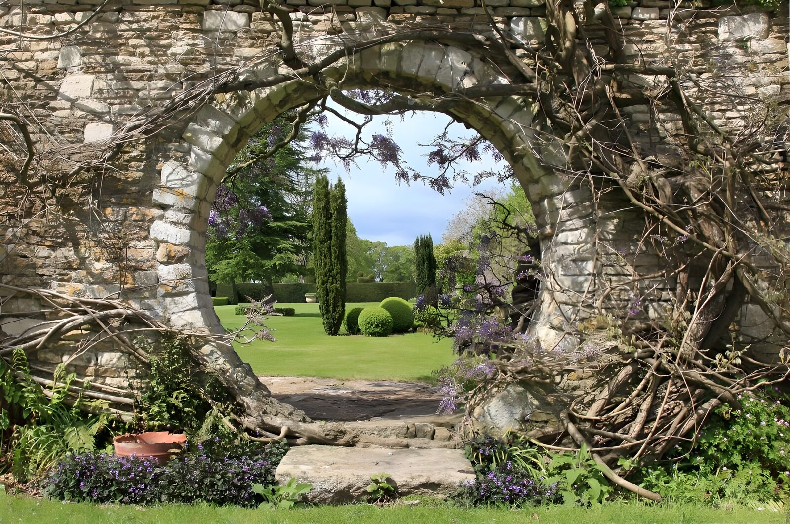 TPES30262: Jardín tras un círculo de piedra