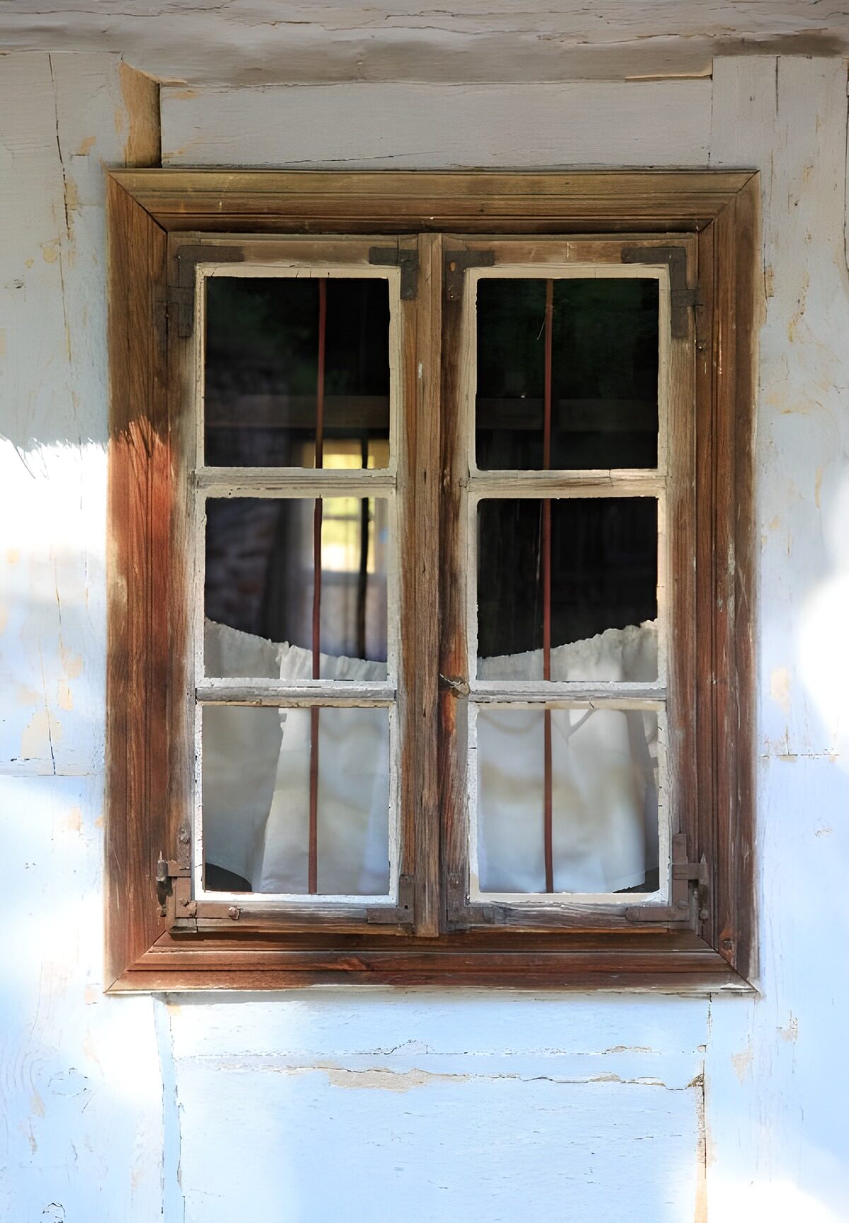 TPES18372: Ventana de madera con aire de antaño