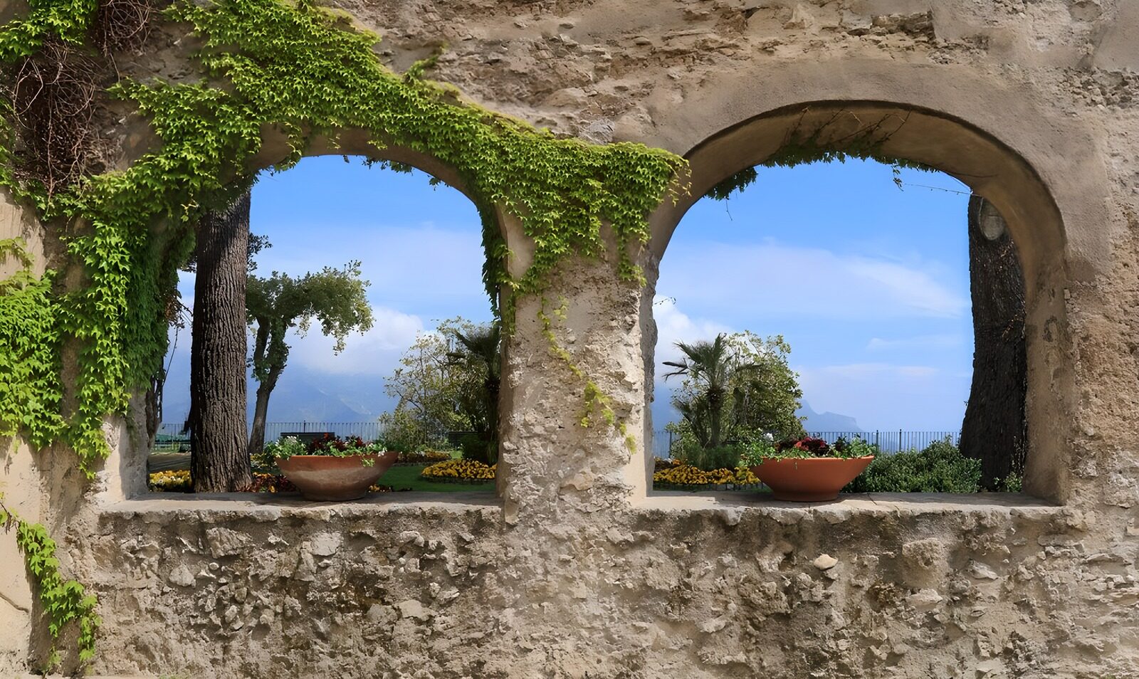 TPES23209: Arcos de piedra abiertos al jardín