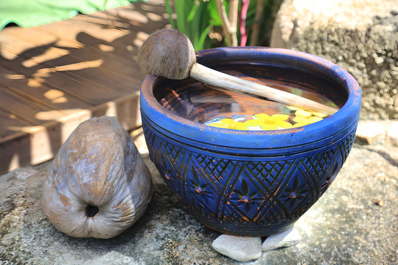 TPES20783: Cuenco azul con flores al sol