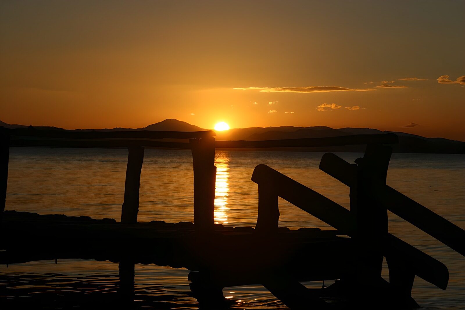 TPES14360: Muelle de madera al caer el sol