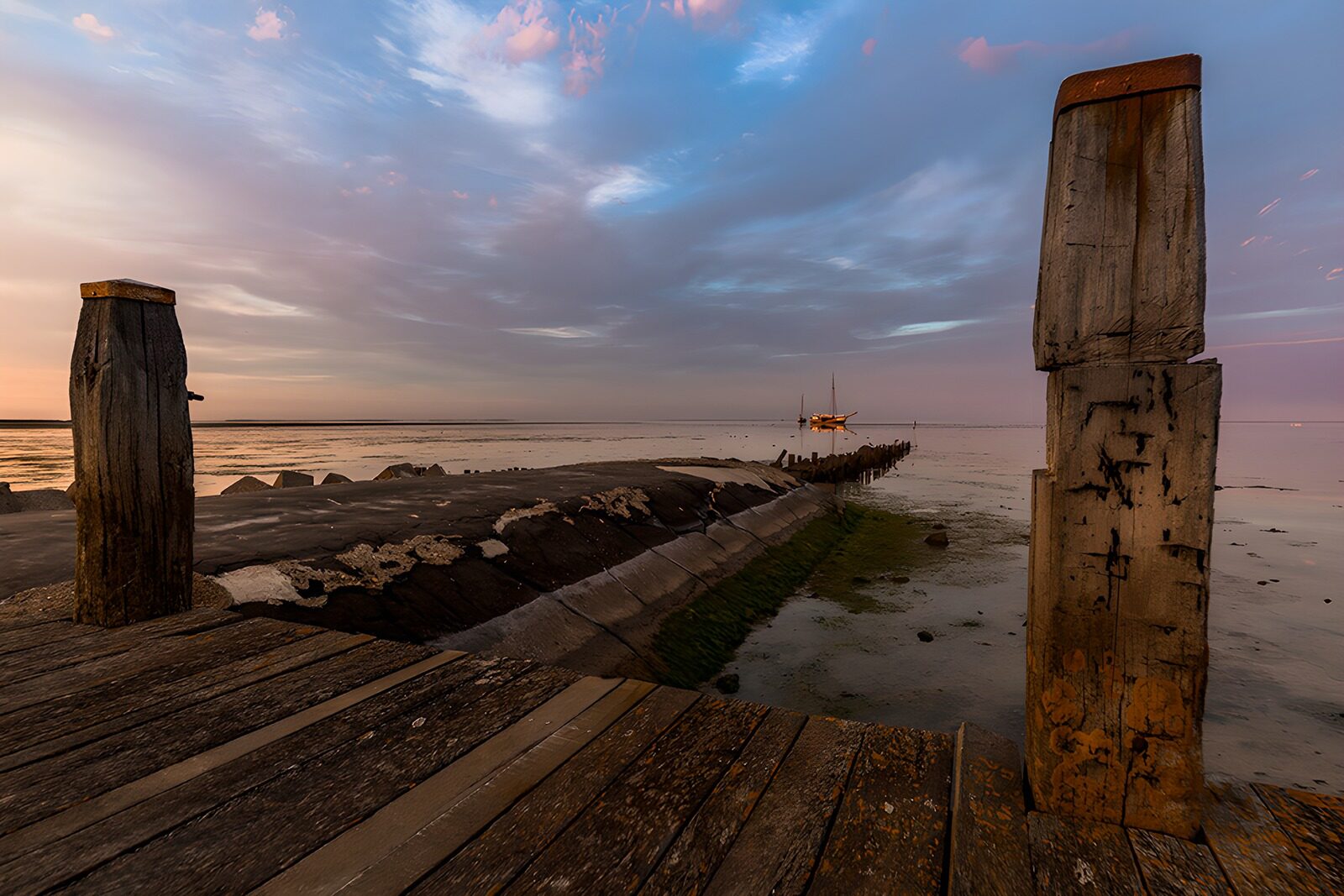 TPES62922: Embarcadero de madera al atardecer