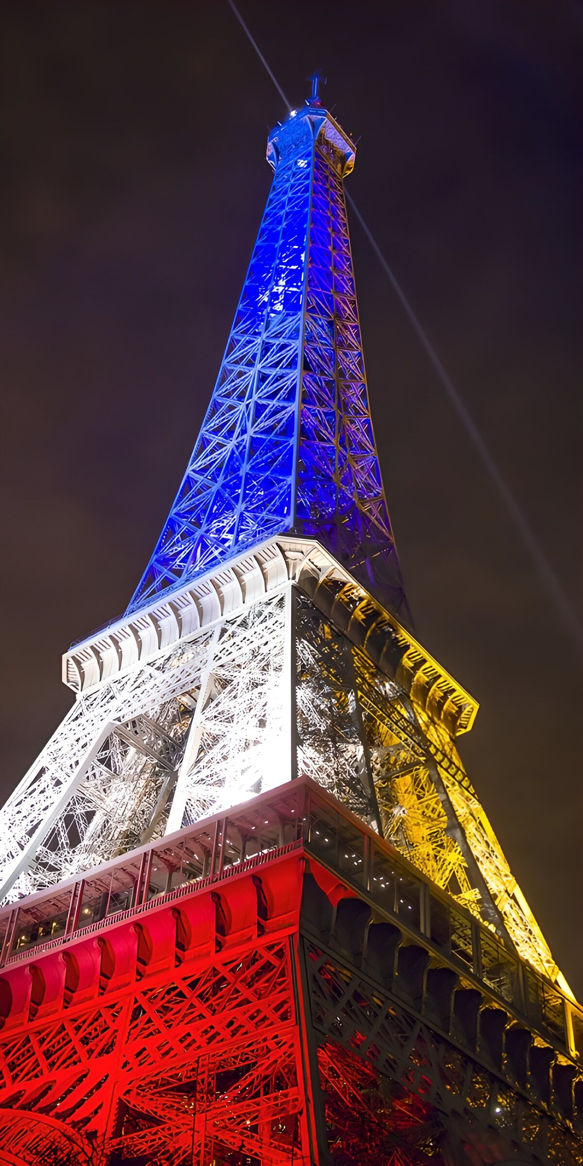 TPES86656: Torre Eiffel de noche y a todo color