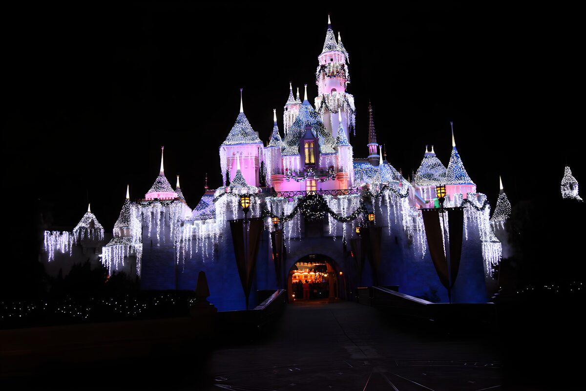 TPES12882: Castillo con luces de Navidad