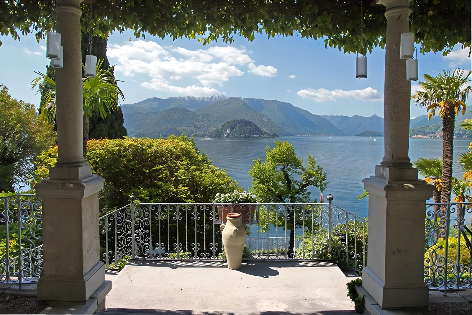 TPES96024: Terraza con vistas al lago y las montañas