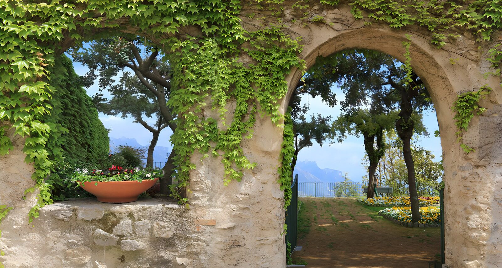 TPES74622: Arco de piedra y jardín en sombra