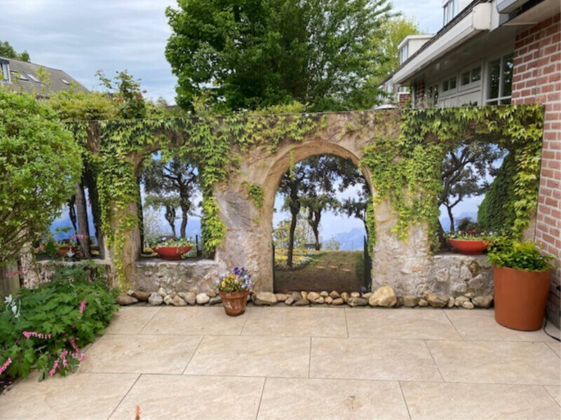 Imagen decorativa en un jardín